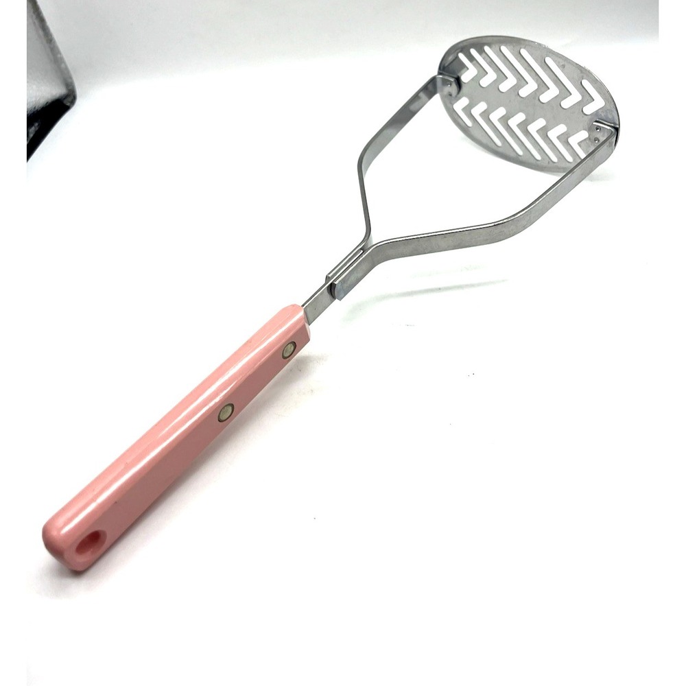 Vintage Ekco Forge Potato Masher Kitchen Utensil PINK Retro Grandmacore Cottage